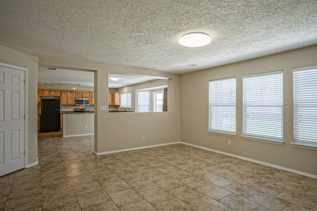 Building Photo - 6451 Shiprock Ct NE