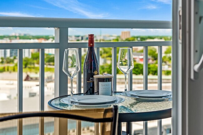 Building Photo - 617 N 12th St