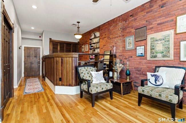 Building Photo - 1 Linden Pl