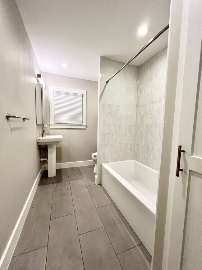 Building Photo - BRA19BS