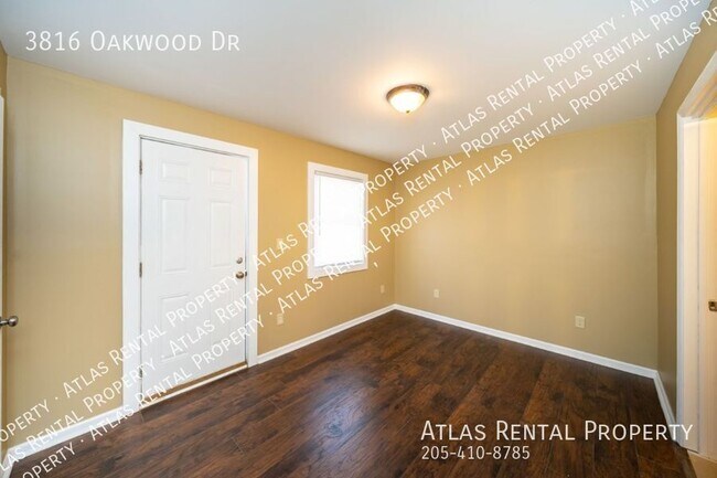 Building Photo - 3816 Oakwood Dr