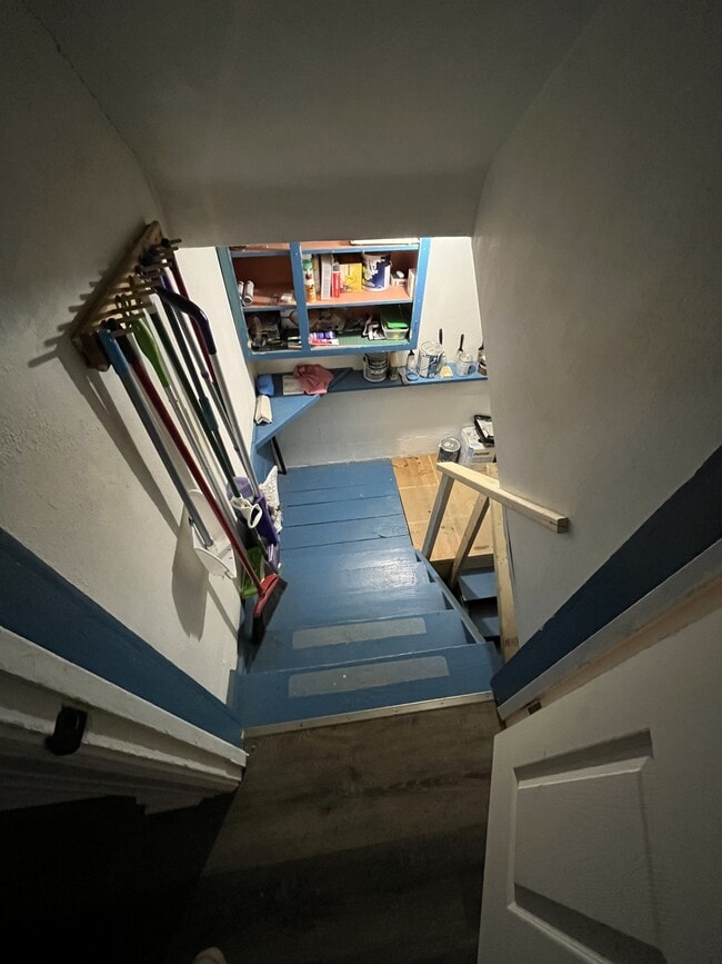 Building Photo - 1910 Hst W 10th St