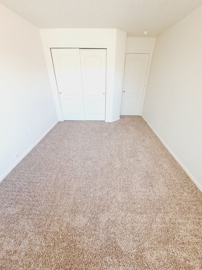 Building Photo - 3 bed 2 bath home in Huning Ranch