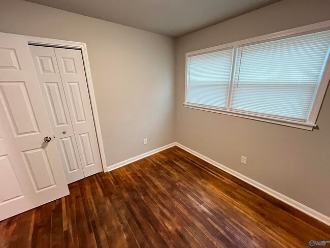 Building Photo - 4708 Dahlia Dr NW