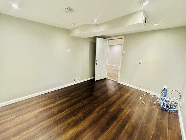 Building Photo - 6701 Kingston Dr