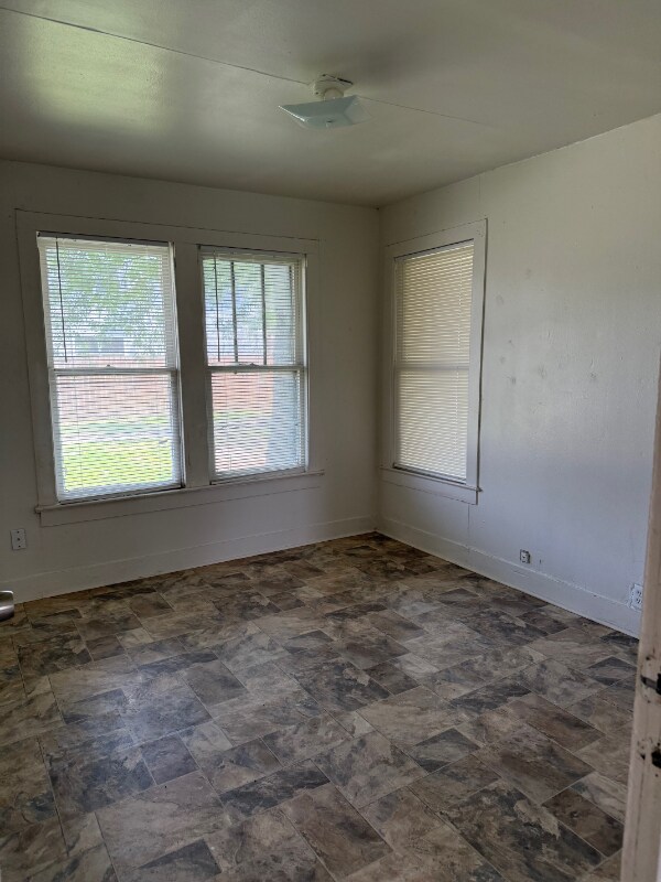 Building Photo - 306 N 5th St