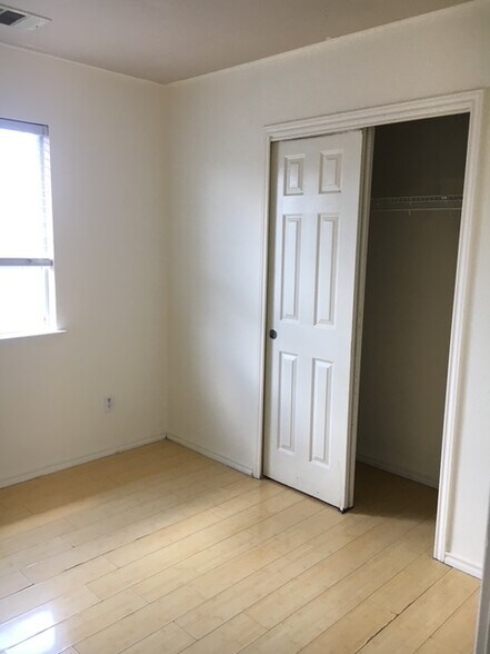 Building Photo - 901 Sweet Leaf Ln