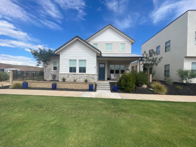 Building Photo - 772 W Sunfire Ln