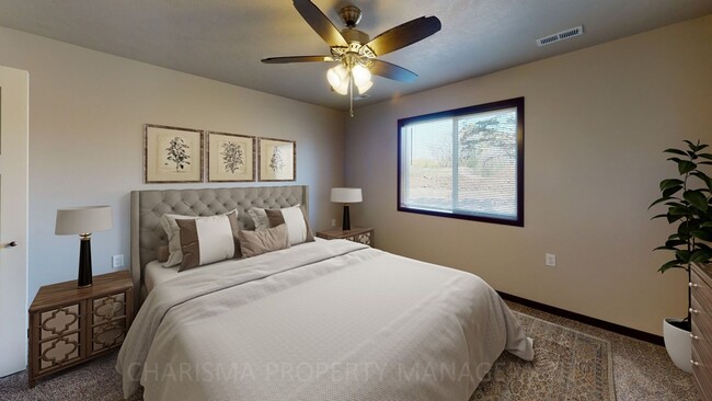 Building Photo - 2 BEDROOM, 1 BATH TOWN HOME, INDIVIDUAL EN...