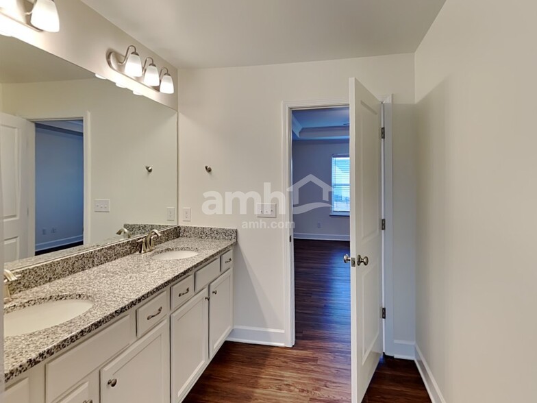 Building Photo - 4766 Chutney Dr