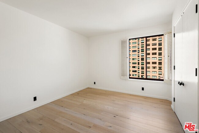 Building Photo - 10550 Wilshire Blvd