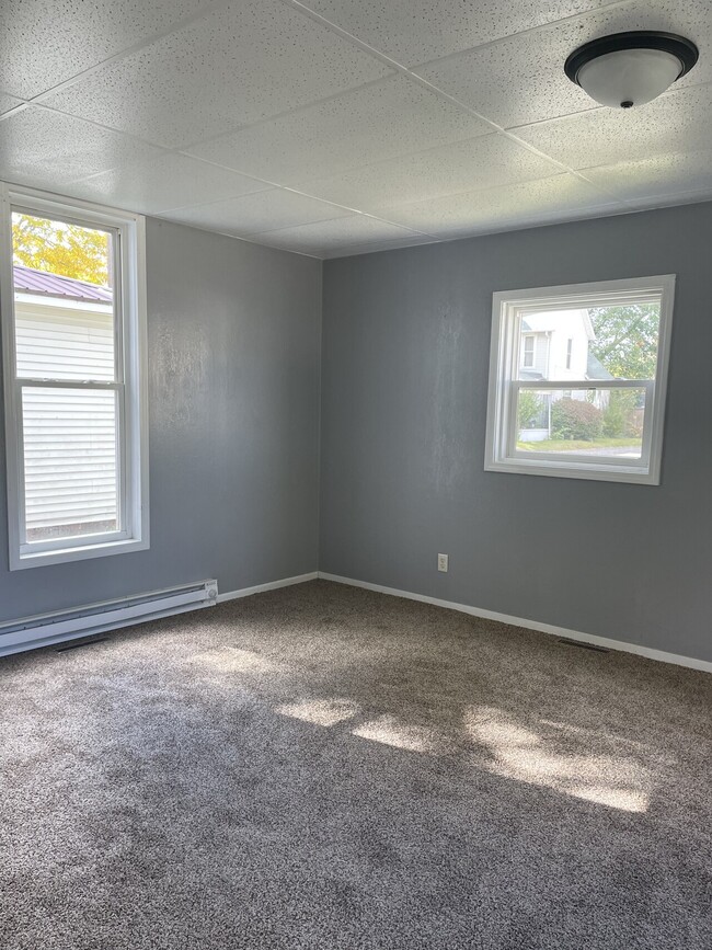 Building Photo - 1303 W Franklin (key 44)
