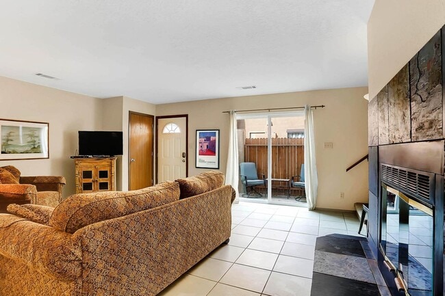 Building Photo - Prospectors Point NE Condo 2 Bedroom, 2 story, 1 1/2 Bath, 1 car garage