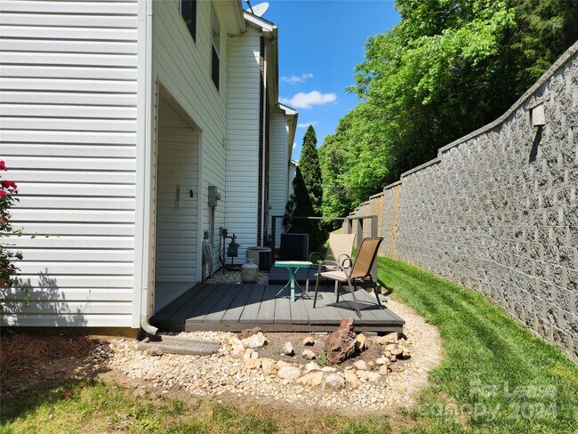 Building Photo - 2434 Ryerson Ct