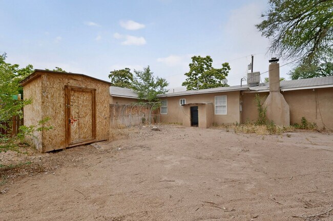 Building Photo - 1846 Henry Cir SW