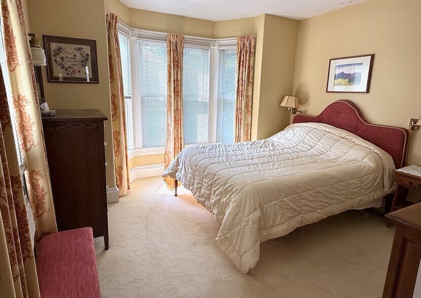 Building Photo - 61 Mansfield Ave