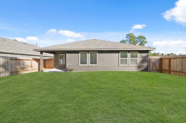 Building Photo - "Charming 4-Bed Sanctuary with Granite Elegance in Magnolia!"