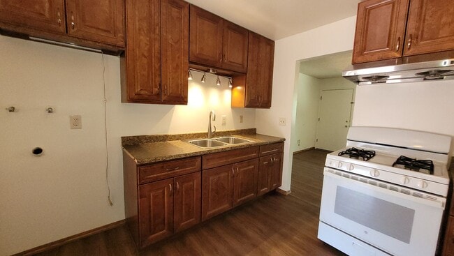 Building Photo - Renovated 2 Bed / 1 Bath