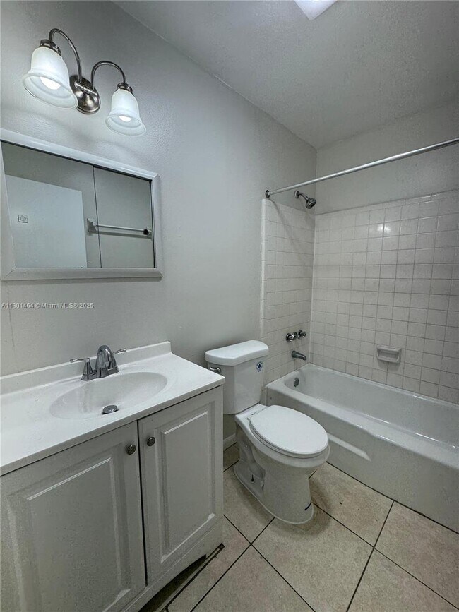 Building Photo - 182 W 28th St