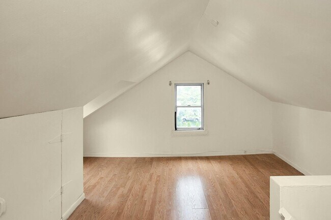 Building Photo - 217 Rocklyn Ave