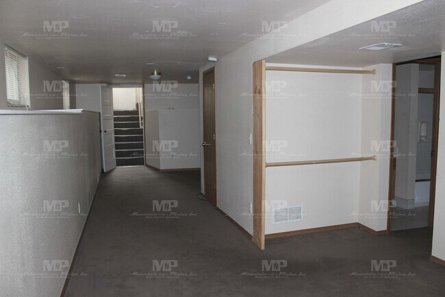 Building Photo - 639 S Whitcomb St