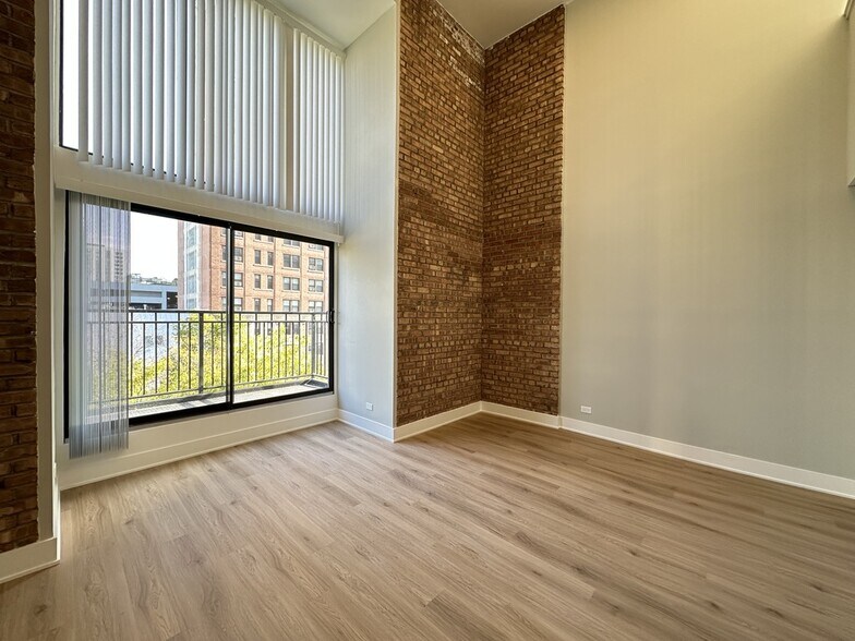 Building Photo - 1218 N LaSalle St
