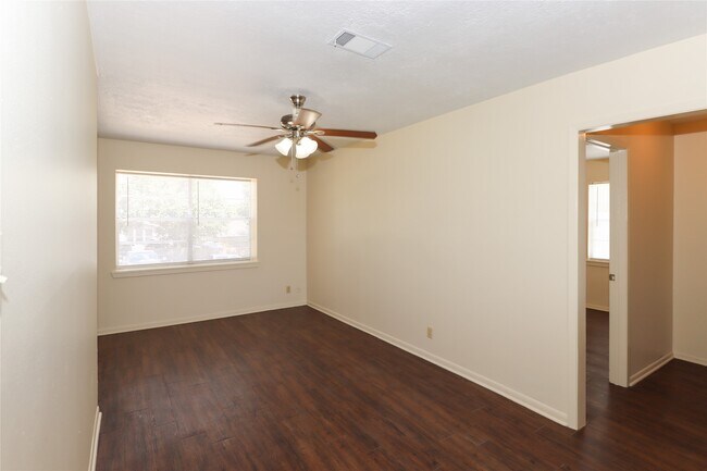 Building Photo - 306 Virginia Dr