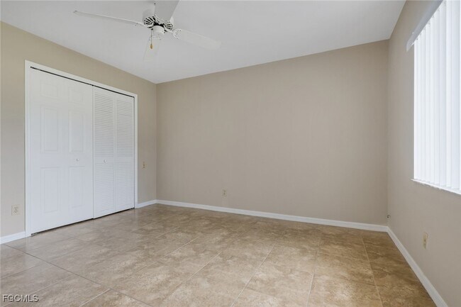 Building Photo - 1625 SE 21st Ln