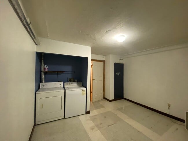 Building Photo - City of Gunnison Spacious 2 bedroom/2.5 bath!