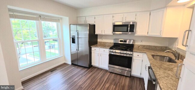 Building Photo - 6008 Raina Dr