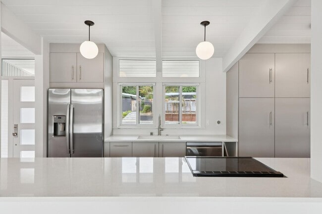 Building Photo - Eichler Mid-Century Home, Newly Renovated