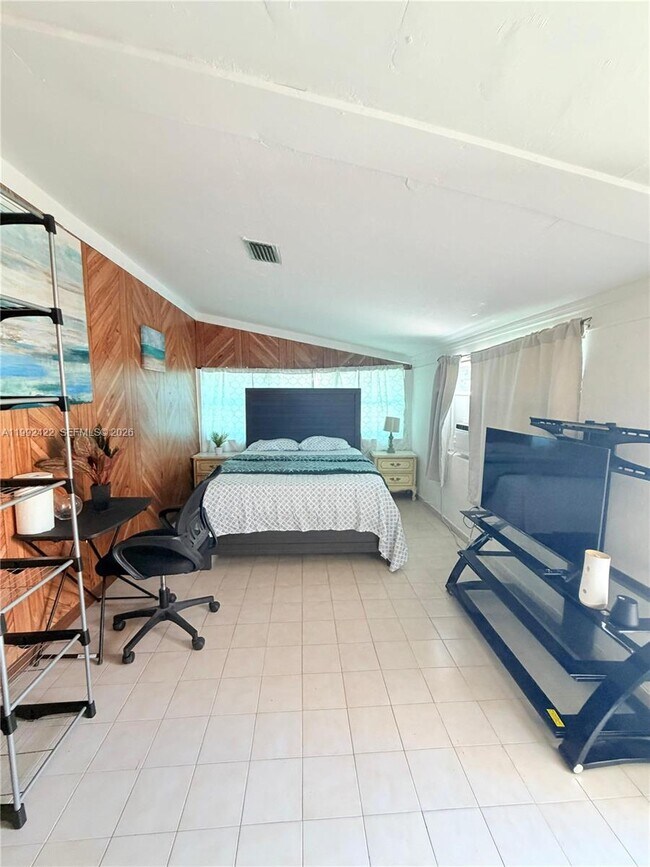 Building Photo - 19631 NE 12th Ct