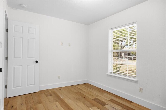 Building Photo - 6802 Villita Avenida
