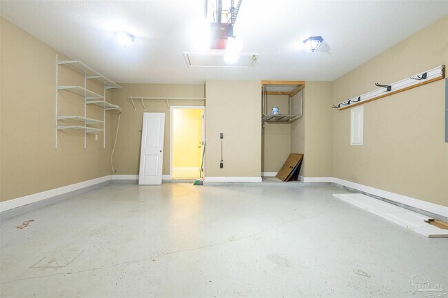 Building Photo - 651 Powell Dr NE