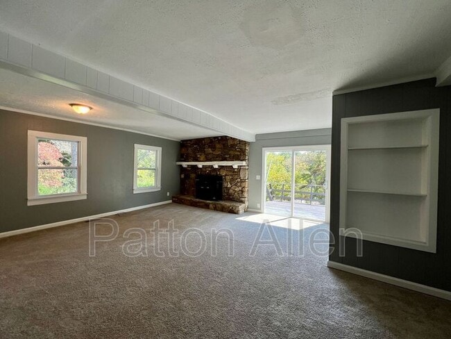 Building Photo - 15 Woodbine Rd