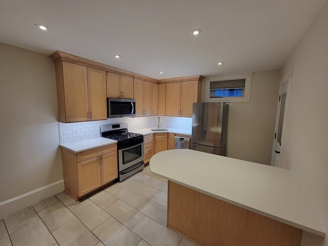 Building Photo - 210 8th St SE