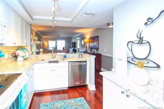 Building Photo - 20 NE Plantation Rd