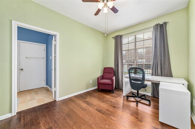 Building Photo - 2121 El Paseo St