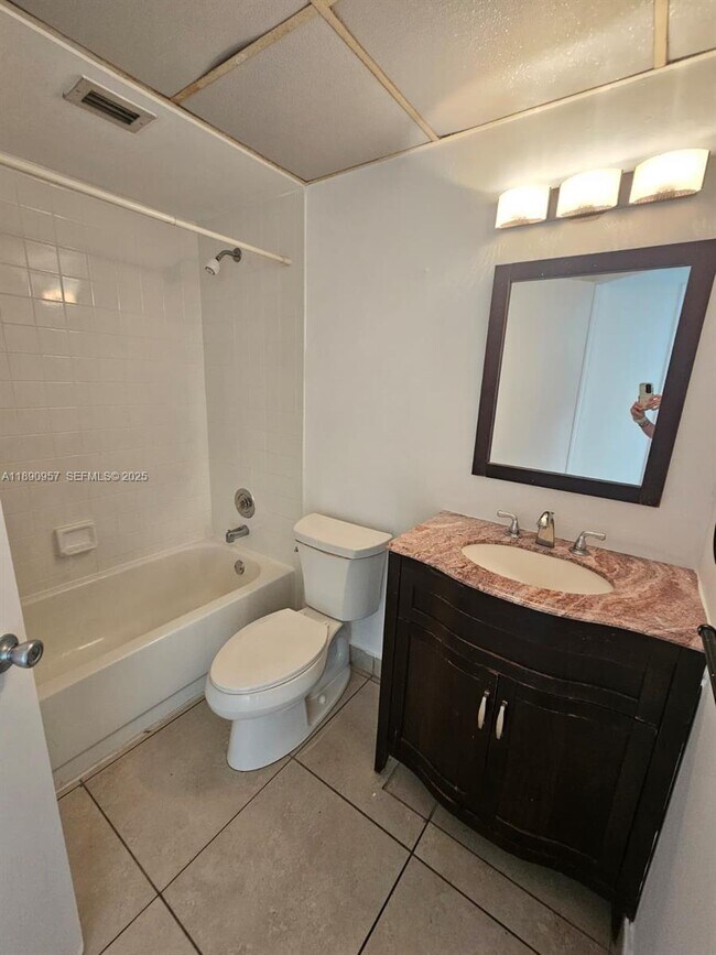 Building Photo - 8290 Lake Dr