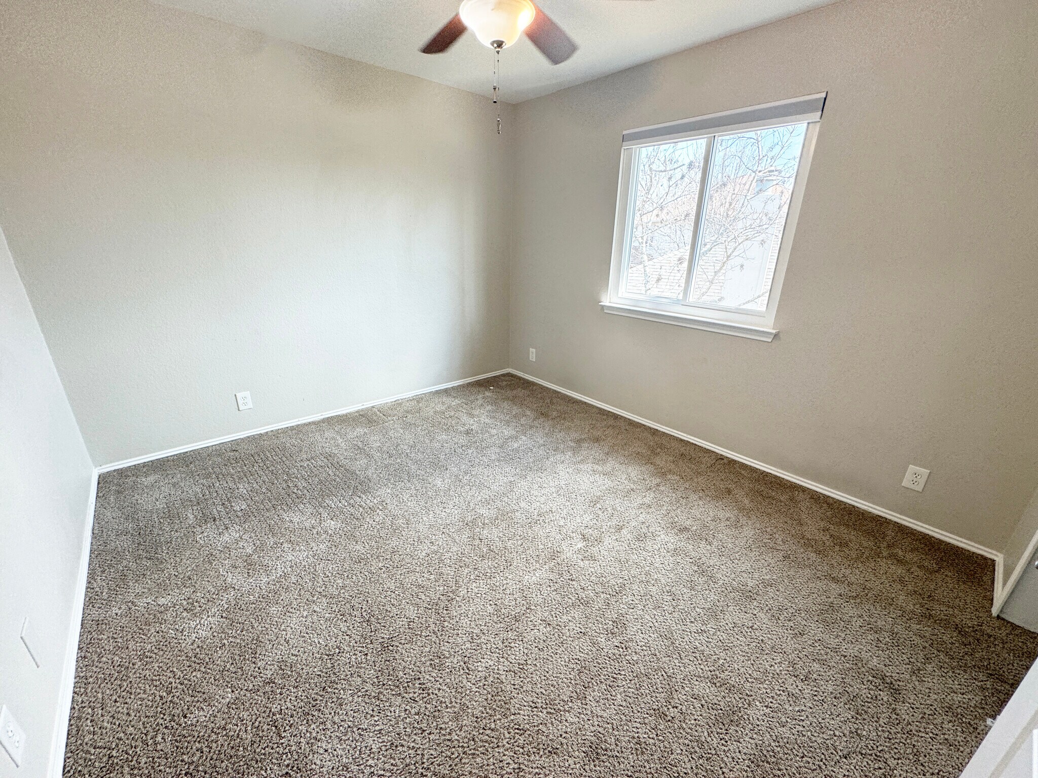 Building Photo - 5042 Cleves St