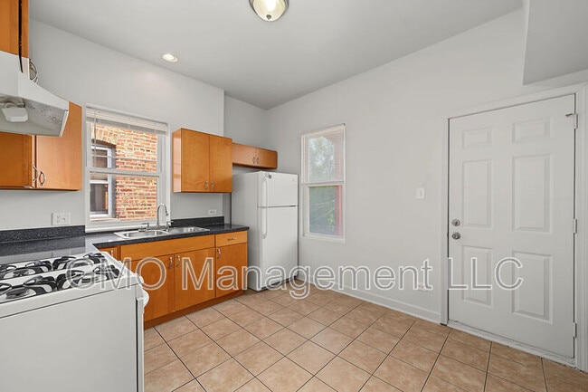 Building Photo - 4341 W Gladys Ave