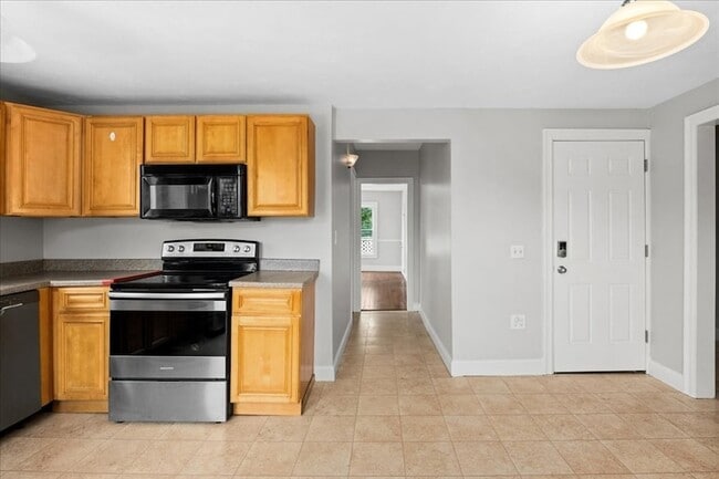 Building Photo - 36 Cedar St