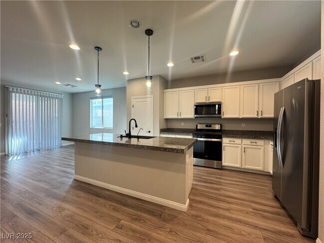 Building Photo - 8957 Eudora Ave