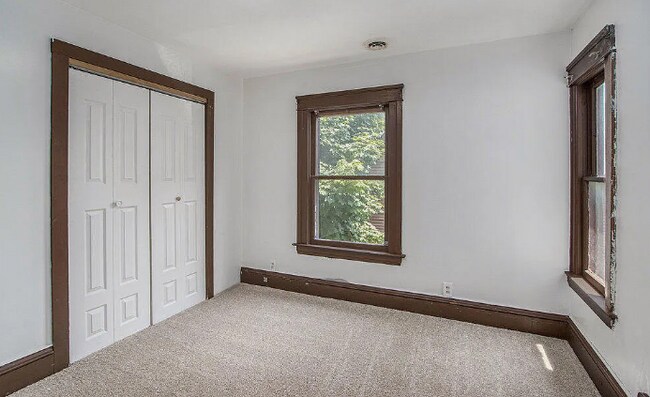 Building Photo - 1105 Lake St