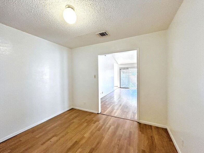 Building Photo - 1405B Braker Ln