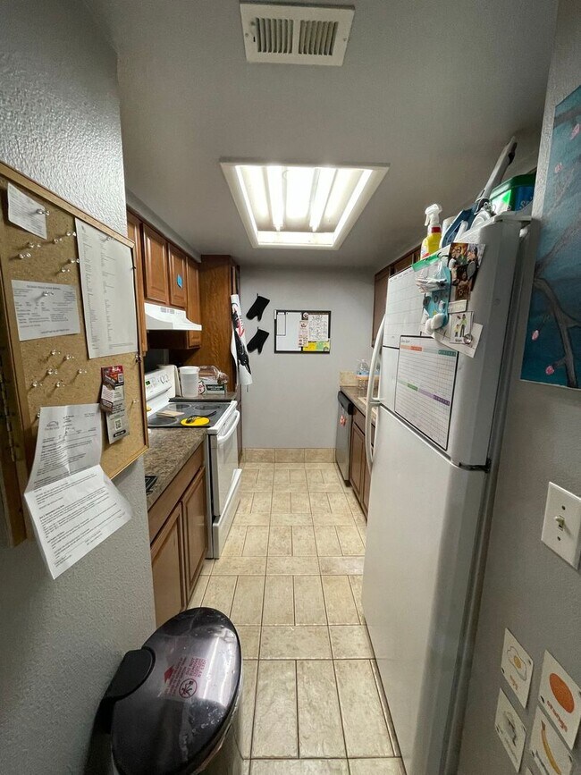 Building Photo - 2B/1B Upper Level Condo in Cottonwood Vill...