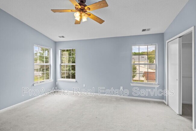 Building Photo - 11 Camellia Ln