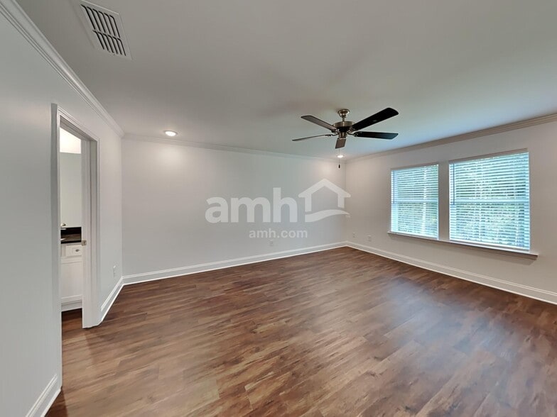 Building Photo - 189 Spruce Cir