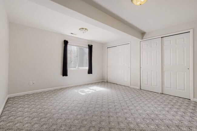 Building Photo - 9506 Hollydale Ct