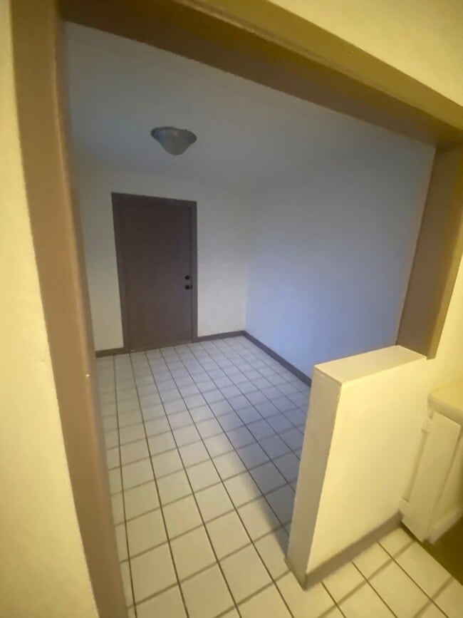 Building Photo - Henderson - 2 Bedroom - Water Street Location!